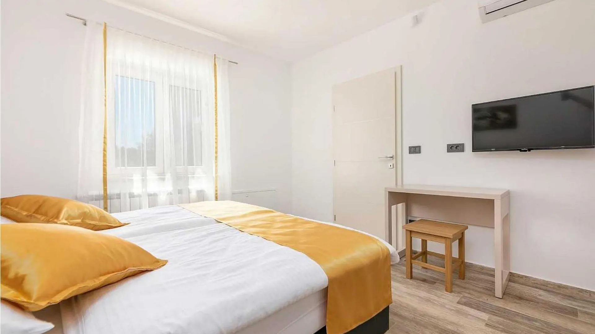 Holiday home Villa Denis Cerjani